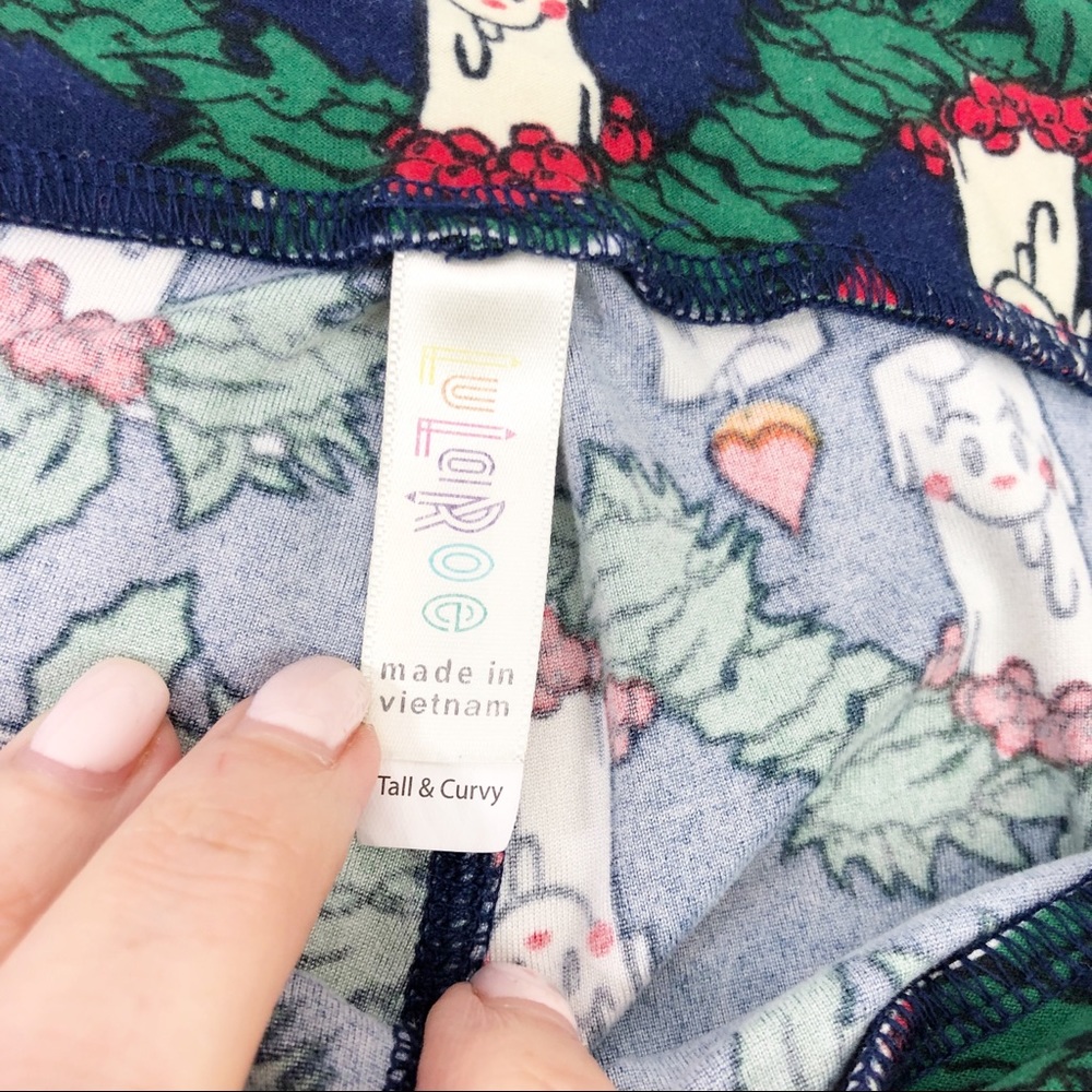 Lularoe Wreath Holiday Leggings Tall Curvy - Picture 2 of 2